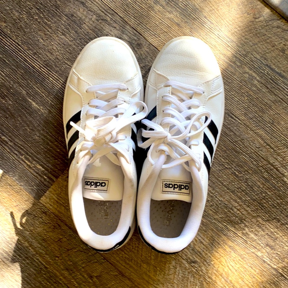 Adidas Striped Shoes: Size 7.